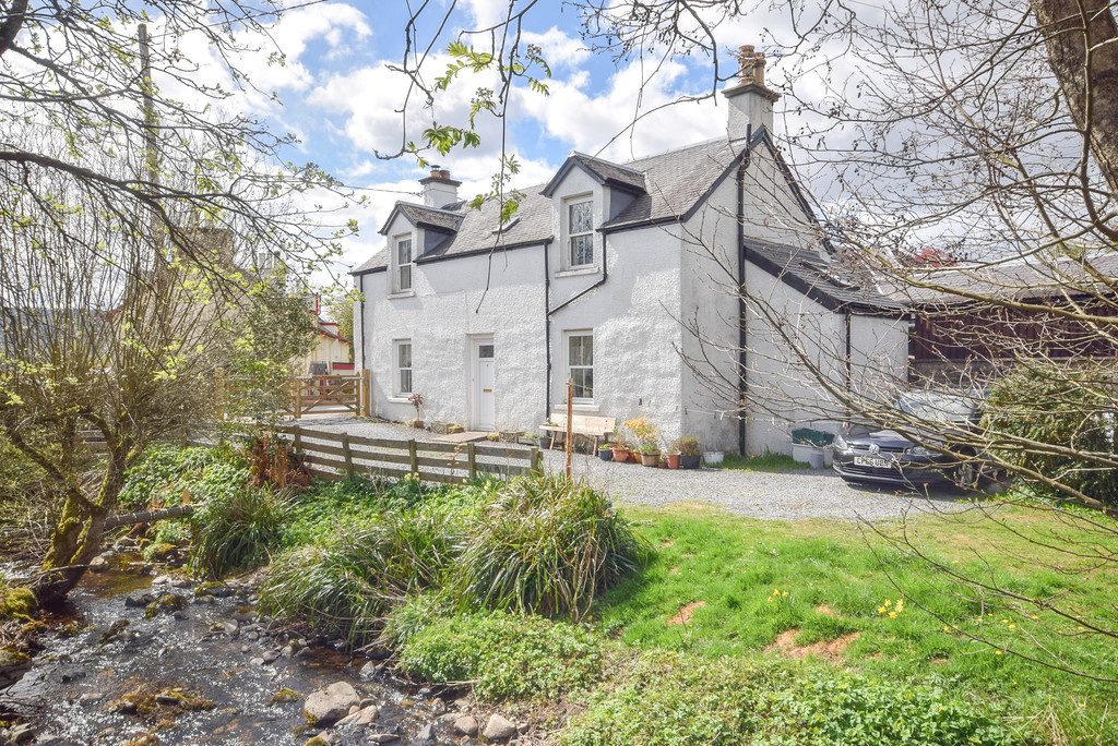 Bridge House, 6 Baledmund Road, Moulin, Pitlochry