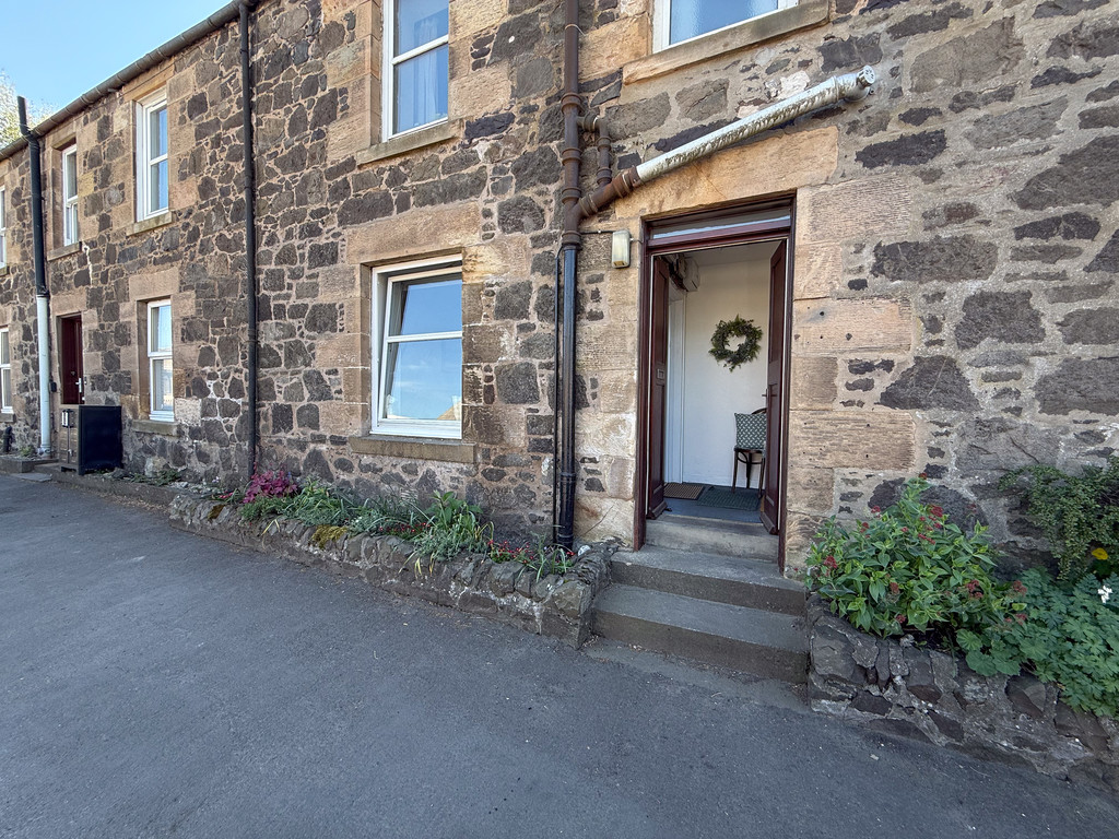 Ground Floor Flat Right, Bank Buildings